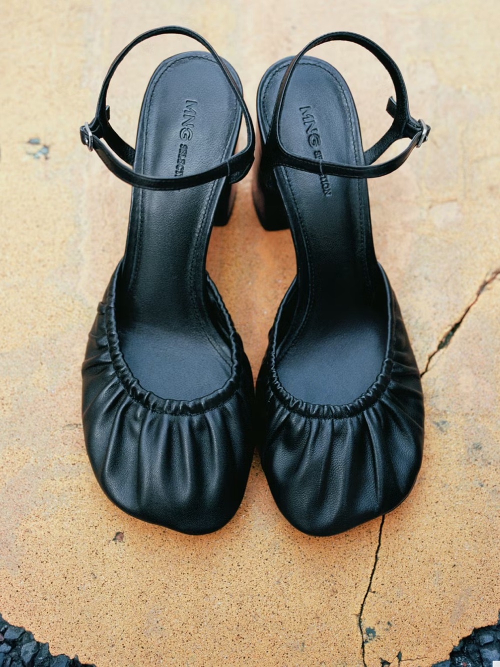 Leather high heel shoe with gathered toe